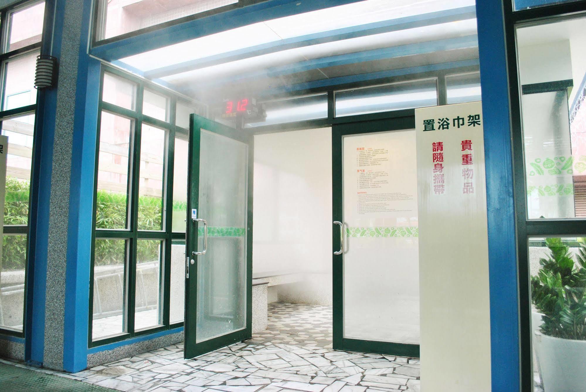 Formosan Naruwan Hotel T'ai-tung Kültér fotó Entrance to the library